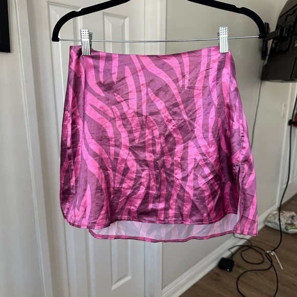 Another Reason a-line mini skirt in satin zebra - Picture 2 of 4